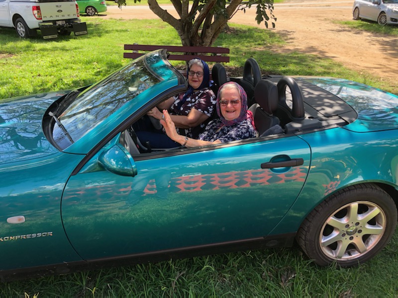 Rowes Bay RL - Margie Scorse and Lynne Clancy on holiday (5).JPG