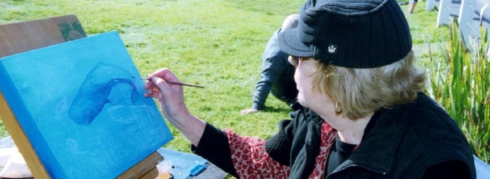 Janice painting on the shore of Norah Heads.jpg Janice painting on the shore of Norah Heads.jpg