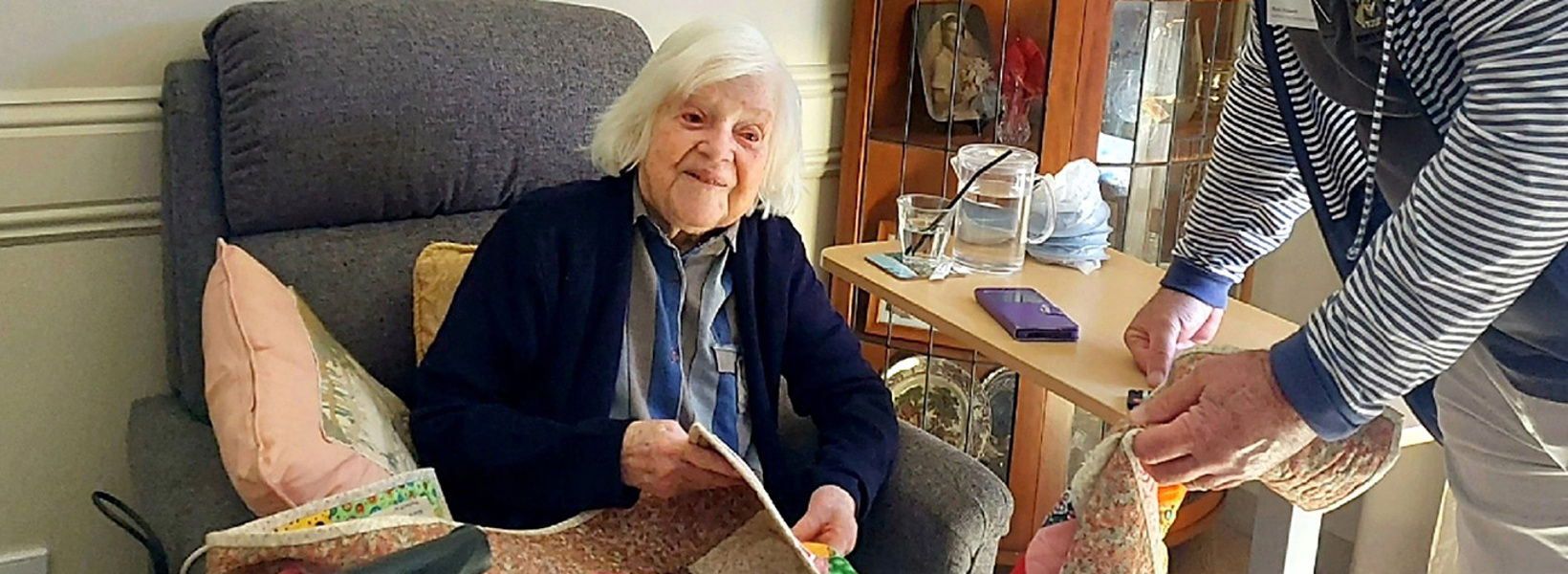 Olive Pugh and Ross Wadsworth - Quilt of Valour Presentation Olive Pugh and Ross Wadsworth - Quilt of Valour Presentation