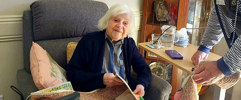 Olive Pugh and Ross Wadsworth - Quilt of Valour Presentation Olive Pugh and Ross Wadsworth - Quilt of Valour Presentation