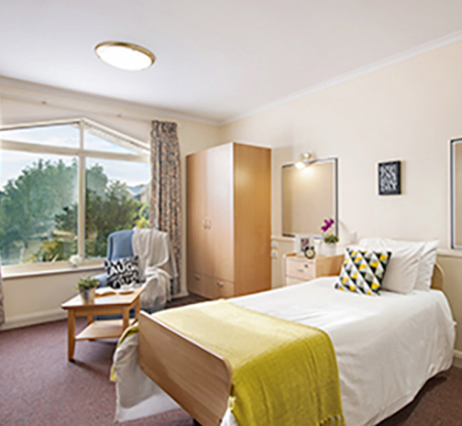 Single room - private large refurbished - Charles Young.jpg