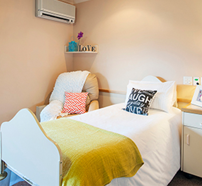 Single room - shared ensuite - Hillside.jpg