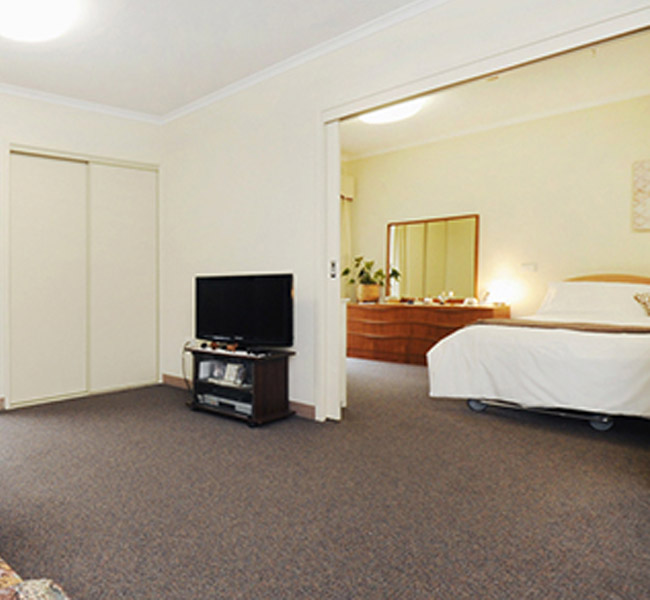 Couples room - Riverwood.jpg